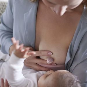Philips AVENT Силиконови протектори за зърна , размер S код 034.02 / кутия за стерилизация и хигиенично пренасяне/