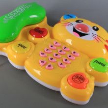 ВЕГА ТОЙС Бебешко играчка- музикално Телефонче Коте Лъки с български език  код 9317