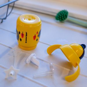  TOMMEE TIPPEE Тренировъчна неразливаща се чаша с мек н-k и дръжки SuperStar Trainer Sippee Cup 300 мл, 6м+, жълта 0223