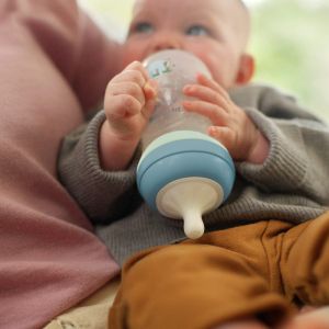  Philips AVENT Подаръчен к-кт - шише за хранене Natural Response 260 мл + биберон среден поток +залъгалка Ultra Soft 0676.001
