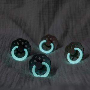 BIBS COLOUR Iron GLOW/Baby Blue GLOW, 2 бр. Биберони 0-6 месеца/110266/